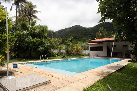 Casa à venda com 409m², 4 quartos e sem vaga Casa à venda com 409m², 4 quartos e sem vagaPiscina