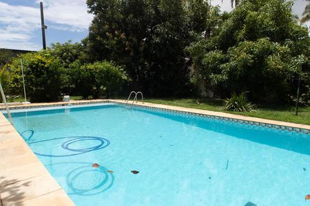 Casa à venda com 409m², 4 quartos e sem vaga Casa à venda com 409m², 4 quartos e sem vagaPiscina