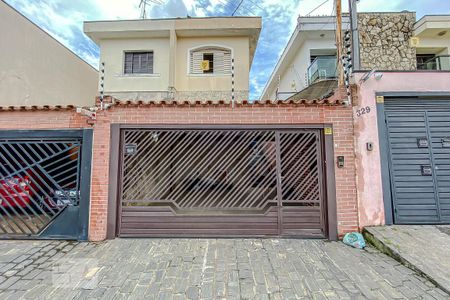 Casa à venda com 165m², 3 quartos e 2 vagas Casa à venda com 165m², 3 quartos e 2 vagasFachada