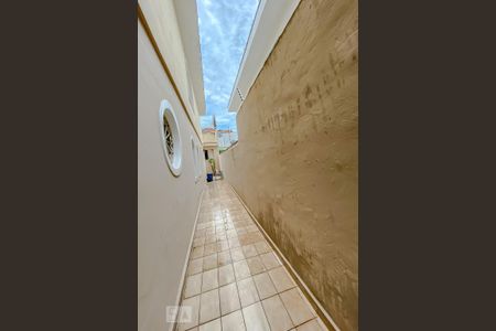 Casa à venda com 165m², 3 quartos e 2 vagas Casa à venda com 165m², 3 quartos e 2 vagasCorredor