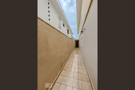 Casa à venda com 165m², 3 quartos e 2 vagas Casa à venda com 165m², 3 quartos e 2 vagasCorredor