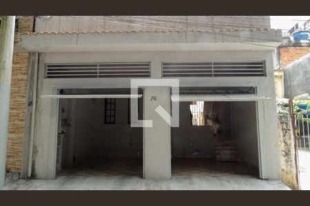 Casa à venda com 300m², 4 quartos e 2 vagas Casa à venda com 300m², 4 quartos e 2 vagasFachada