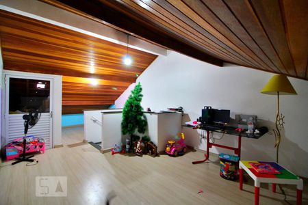 Casa à venda com 146m², 2 quartos e 3 vagasSótão