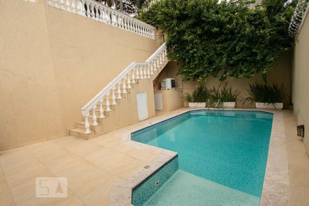 Casa à venda com 600m², 4 quartos e 1 vaga Casa à venda com 600m², 4 quartos e 1 vagaPiscina