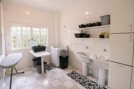 Casa à venda com 600m², 4 quartos e 1 vaga Casa à venda com 600m², 4 quartos e 1 vagaÁrea de Serviço