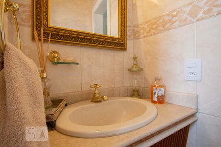 Casa à venda com 600m², 4 quartos e 1 vaga Casa à venda com 600m², 4 quartos e 1 vagaBanheiro