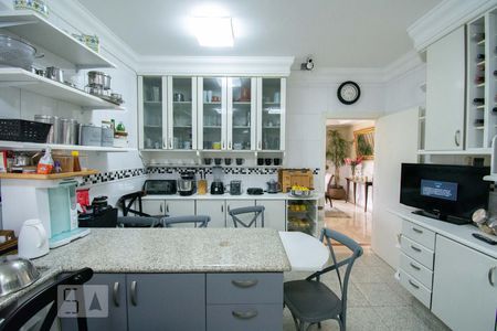 Casa à venda com 600m², 4 quartos e 1 vaga Casa à venda com 600m², 4 quartos e 1 vagaCozinha