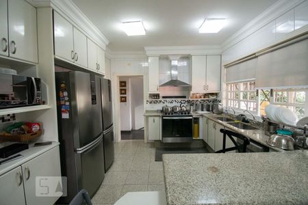 Casa à venda com 600m², 4 quartos e 1 vaga Casa à venda com 600m², 4 quartos e 1 vagaCozinha