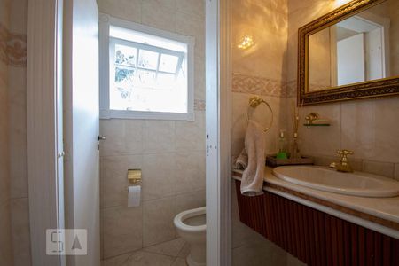 Casa à venda com 600m², 4 quartos e 1 vaga Casa à venda com 600m², 4 quartos e 1 vagaBanheiro