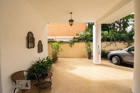 Casa à venda com 600m², 4 quartos e 1 vaga Casa à venda com 600m², 4 quartos e 1 vagaGaragem