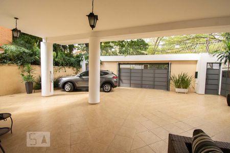 Casa à venda com 600m², 4 quartos e 1 vaga Casa à venda com 600m², 4 quartos e 1 vagaGaragem