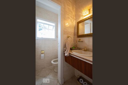 Casa à venda com 600m², 4 quartos e 1 vaga Casa à venda com 600m², 4 quartos e 1 vagaBanheiro