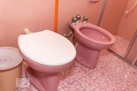 Casa à venda com 160m², 2 quartos e 2 vagas Casa à venda com 160m², 2 quartos e 2 vagasBanheiro