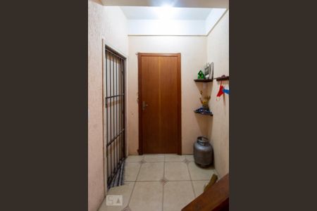 Casa à venda com 227m², 4 quartos e 1 vaga Casa à venda com 227m², 4 quartos e 1 vagaEscada