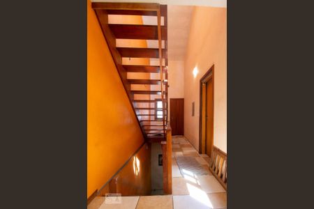 Casa à venda com 227m², 4 quartos e 1 vaga Casa à venda com 227m², 4 quartos e 1 vagaEscada