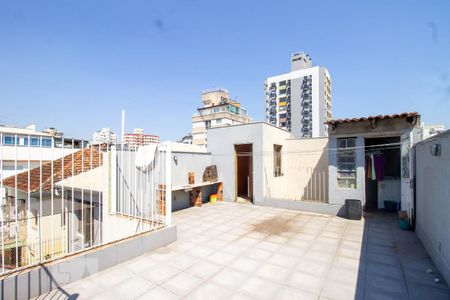 Casa à venda com 227m², 4 quartos e 1 vaga Casa à venda com 227m², 4 quartos e 1 vagaTerraço