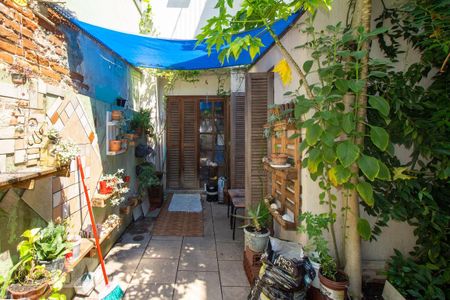 Casa à venda com 227m², 4 quartos e 1 vaga Casa à venda com 227m², 4 quartos e 1 vagaQuintal