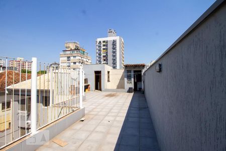 Casa à venda com 227m², 4 quartos e 1 vaga Casa à venda com 227m², 4 quartos e 1 vagaTerraço
