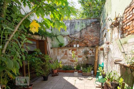 Casa à venda com 227m², 4 quartos e 1 vaga Casa à venda com 227m², 4 quartos e 1 vagaQuintal