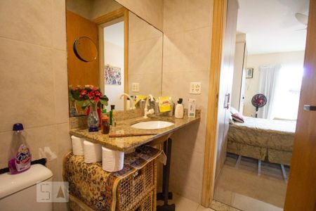 Casa à venda com 230m², 3 quartos e 3 vagasBanheiro da Suíte