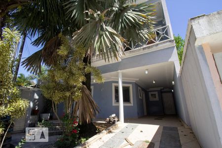 Casa à venda com 230m², 3 quartos e 3 vagasFachada