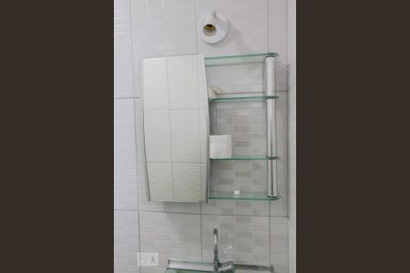 Casa à venda com 300m², 3 quartos e 6 vagas Casa à venda com 300m², 3 quartos e 6 vagasEspelho