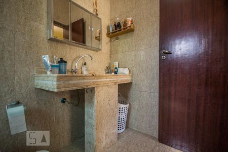 Casa à venda com 250m², 5 quartos e 2 vagas Casa à venda com 250m², 5 quartos e 2 vagasBanheiro da Suíte