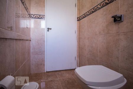 Casa à venda com 250m², 5 quartos e 2 vagas Casa à venda com 250m², 5 quartos e 2 vagasLavabo