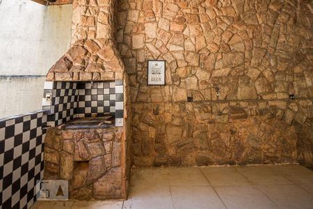 Casa à venda com 250m², 5 quartos e 2 vagas Casa à venda com 250m², 5 quartos e 2 vagasChurrasqueira