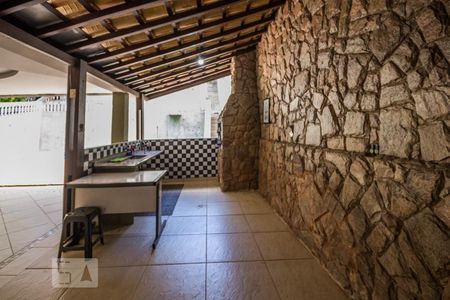 Casa à venda com 250m², 5 quartos e 2 vagas Casa à venda com 250m², 5 quartos e 2 vagasChurrasqueira