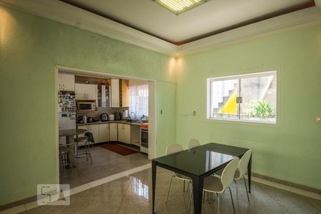 Casa à venda com 250m², 5 quartos e 2 vagas Casa à venda com 250m², 5 quartos e 2 vagasCopa