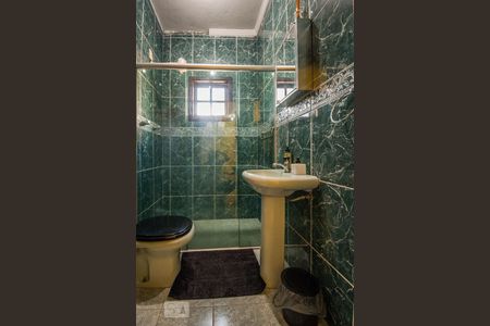 Casa à venda com 250m², 5 quartos e 2 vagas Casa à venda com 250m², 5 quartos e 2 vagasBanheiro