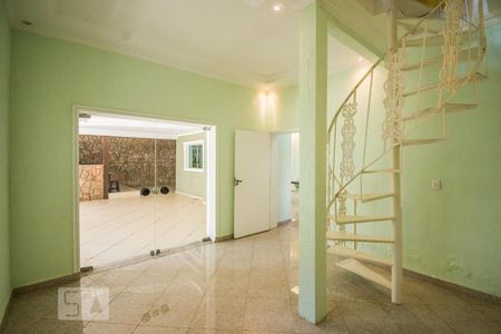 Casa à venda com 250m², 5 quartos e 2 vagas Casa à venda com 250m², 5 quartos e 2 vagasSala de Estar