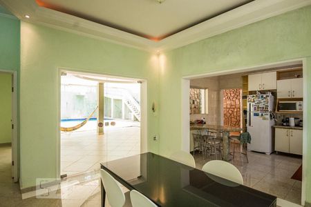 Casa à venda com 250m², 5 quartos e 2 vagas Casa à venda com 250m², 5 quartos e 2 vagasCopa