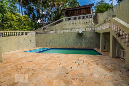 Casa à venda com 250m², 5 quartos e 2 vagas Casa à venda com 250m², 5 quartos e 2 vagasPiscina