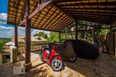 Casa à venda com 250m², 5 quartos e 2 vagas Casa à venda com 250m², 5 quartos e 2 vagasGaragem