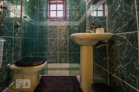 Casa à venda com 250m², 5 quartos e 2 vagas Casa à venda com 250m², 5 quartos e 2 vagasBanheiro