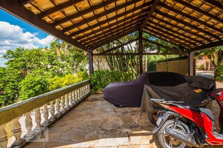 Casa à venda com 250m², 5 quartos e 2 vagas Casa à venda com 250m², 5 quartos e 2 vagasGaragem