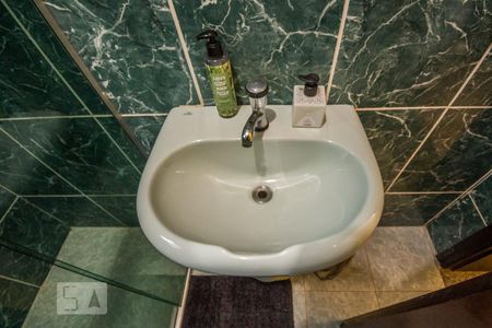 Casa à venda com 250m², 5 quartos e 2 vagas Casa à venda com 250m², 5 quartos e 2 vagasBanheiro