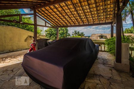 Casa à venda com 250m², 5 quartos e 2 vagas Casa à venda com 250m², 5 quartos e 2 vagasGaragem