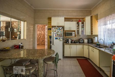 Casa à venda com 250m², 5 quartos e 2 vagas Casa à venda com 250m², 5 quartos e 2 vagasCozinha