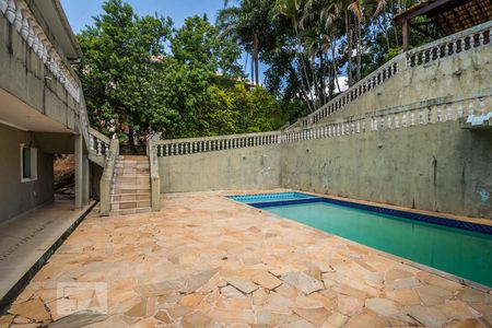 Casa à venda com 250m², 5 quartos e 2 vagas Casa à venda com 250m², 5 quartos e 2 vagasPiscina