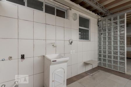 Apartamento à venda com 230m², 3 quartos e 1 vaga Apartamento à venda com 230m², 3 quartos e 1 vagaÁrea de Serviço 2