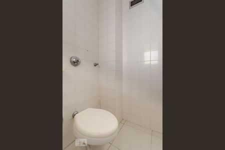Apartamento à venda com 230m², 3 quartos e 1 vaga Apartamento à venda com 230m², 3 quartos e 1 vagaBanheiro de Serviço