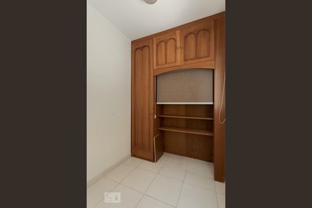 Apartamento à venda com 230m², 3 quartos e 1 vaga Apartamento à venda com 230m², 3 quartos e 1 vagaQuarto de Serviço