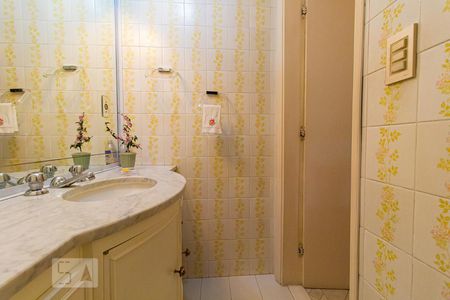 Apartamento à venda com 229m², 4 quartos e 2 vagas Apartamento à venda com 229m², 4 quartos e 2 vagasLavabo