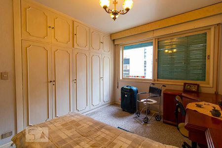 Apartamento à venda com 229m², 4 quartos e 2 vagas Apartamento à venda com 229m², 4 quartos e 2 vagasSuíte 2