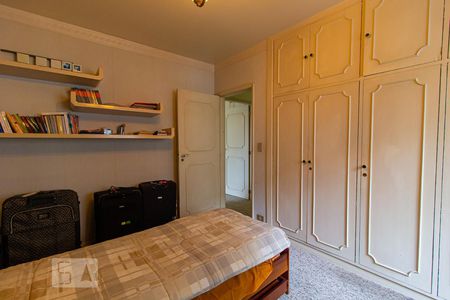 Apartamento à venda com 229m², 4 quartos e 2 vagas Apartamento à venda com 229m², 4 quartos e 2 vagasSuíte 2