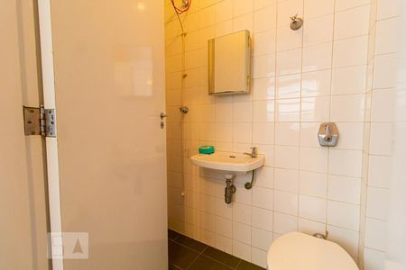 Apartamento à venda com 229m², 4 quartos e 2 vagas Apartamento à venda com 229m², 4 quartos e 2 vagasBanheiro de Serviço
