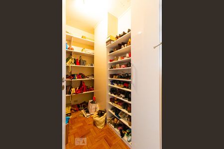 Apartamento à venda com 229m², 4 quartos e 2 vagas Apartamento à venda com 229m², 4 quartos e 2 vagasDespensa